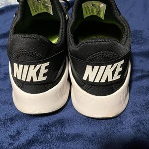 Nike woman’s Black and White Athletic Sneakers